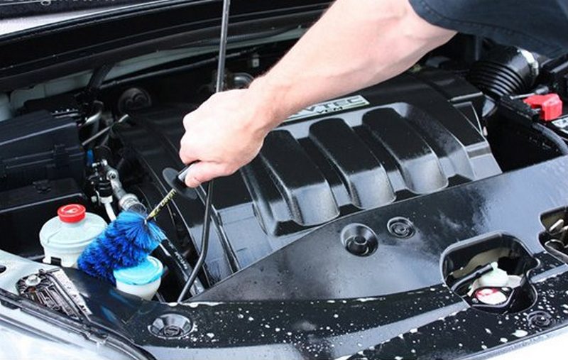 Bảo dưỡng ô tô là cần rửa động cơ cho sạch